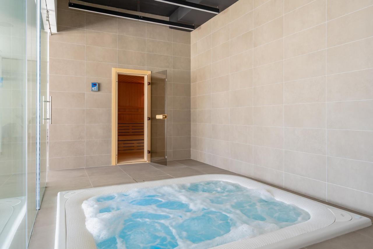 Cosy And Centrally Located Apartment In Estepona Exteriör bild